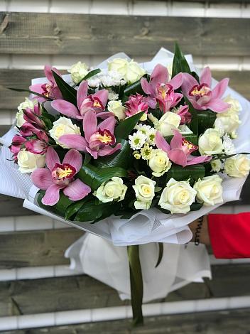 Букет цветов из: Розы и Хризантемы в Упорной