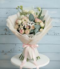Букет цветов из:  Розы и Лизиантусы в Упорной