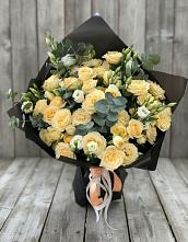 Букет цветов из:  Розы и Лизиантусы в Упорной