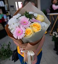 Букет цветов из:  Герберы, Розы и Хризантемы в Упорной