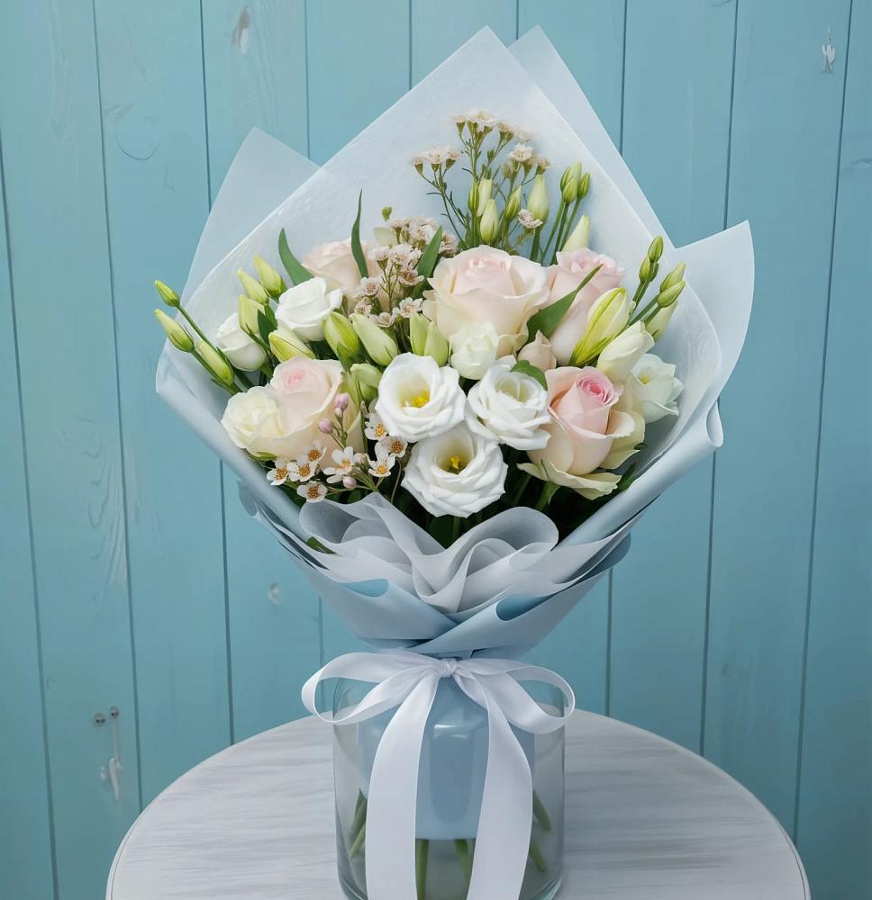 Букет цветов из: Розы и Лизиантусы в Упорной