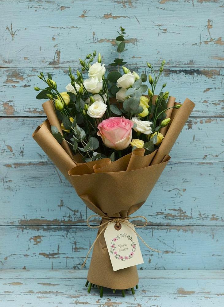 Букет цветов из: Розы и Лизиантусы в Упорной