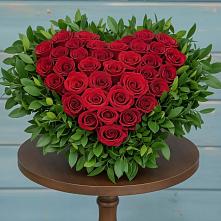 Цветочная композиция из Розы в виде сердца в Упорной