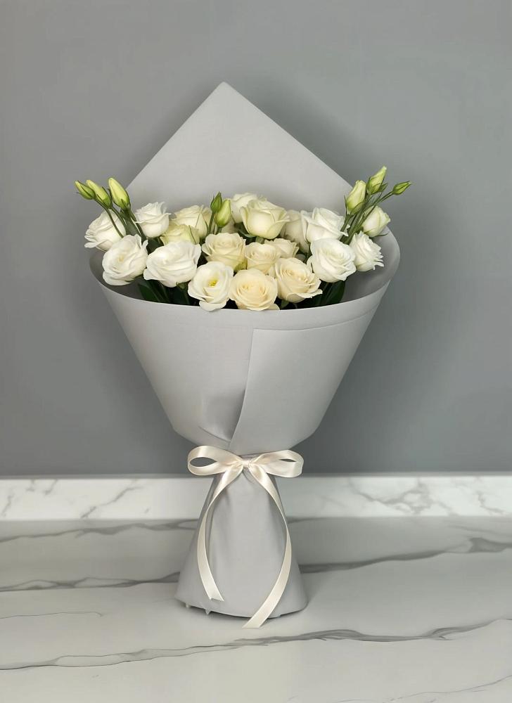 Букет цветов из: Розы и Лизиантусы в Упорной