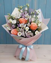 Букет цветов из:  Лизиантусы, Розы, Альстромерии и Гипсофила в Упорной