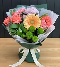 Букет цветов из:  Гвоздики, Розы, Герберы и Хризантемы в Упорной