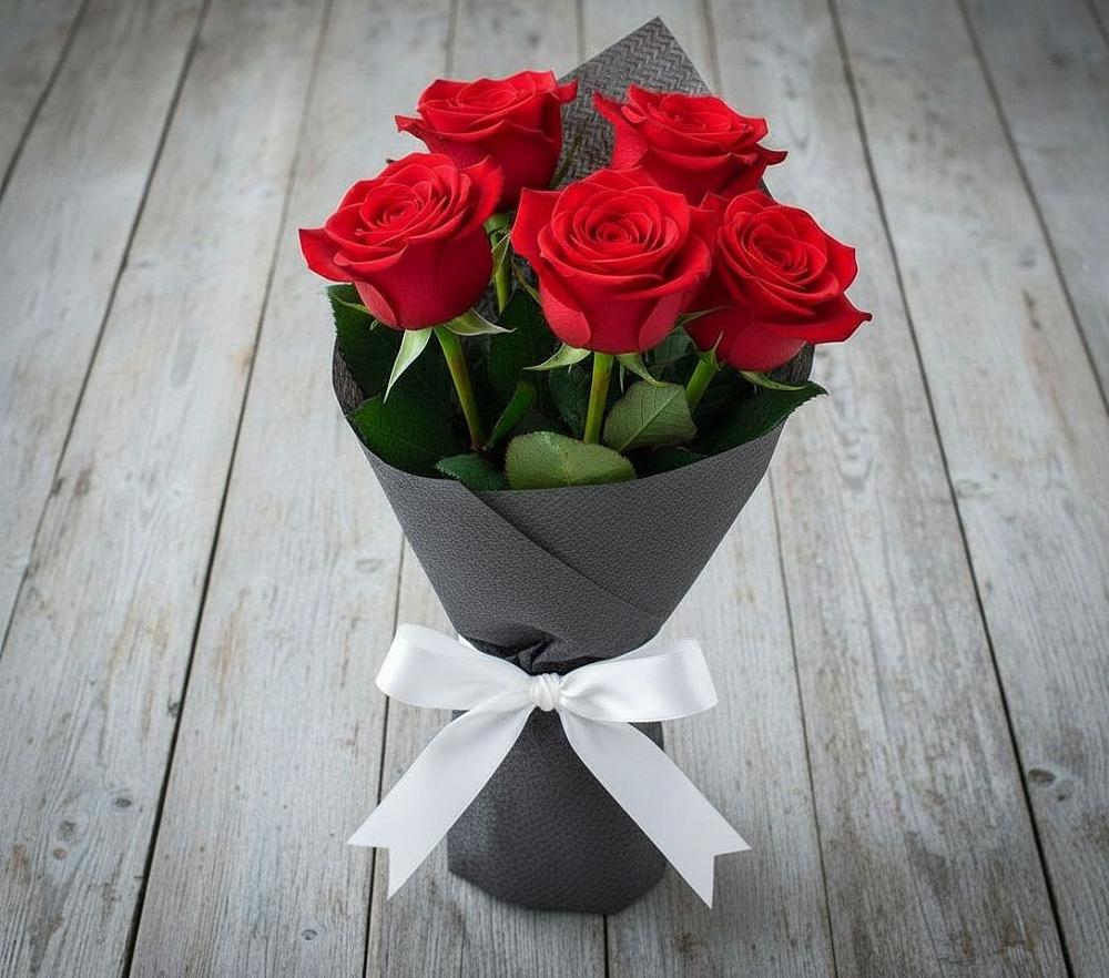 Букет 5 Красных роз Эдлесс Лав в Упорной