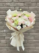 Букет цветов из:  Гвоздики, Розы, Лизиантусы и Хризантемы #REPLACE_PRED# Упорной
