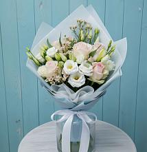 Букет цветов из:  Розы и Лизиантусы в Упорной