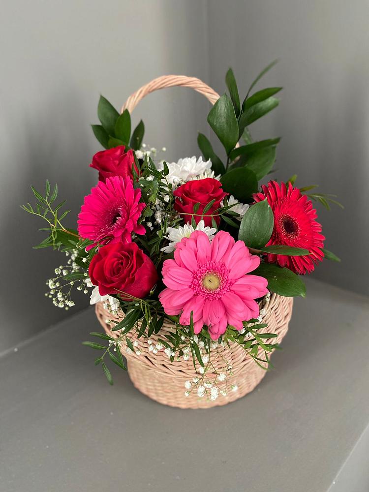 Цветочная композиция из Розы, Хризантемы и Герберы в корзине в Упорной