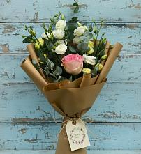 Букет цветов из:  Розы и Лизиантусы в Упорной