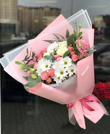Букет цветов из: Розы, Лизиантусы и Хризантемы в Упорной