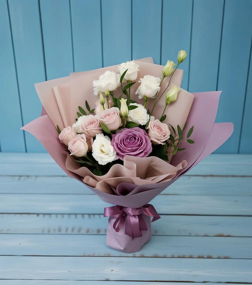 Букет цветов из: Розы и Лизиантусы в Упорной